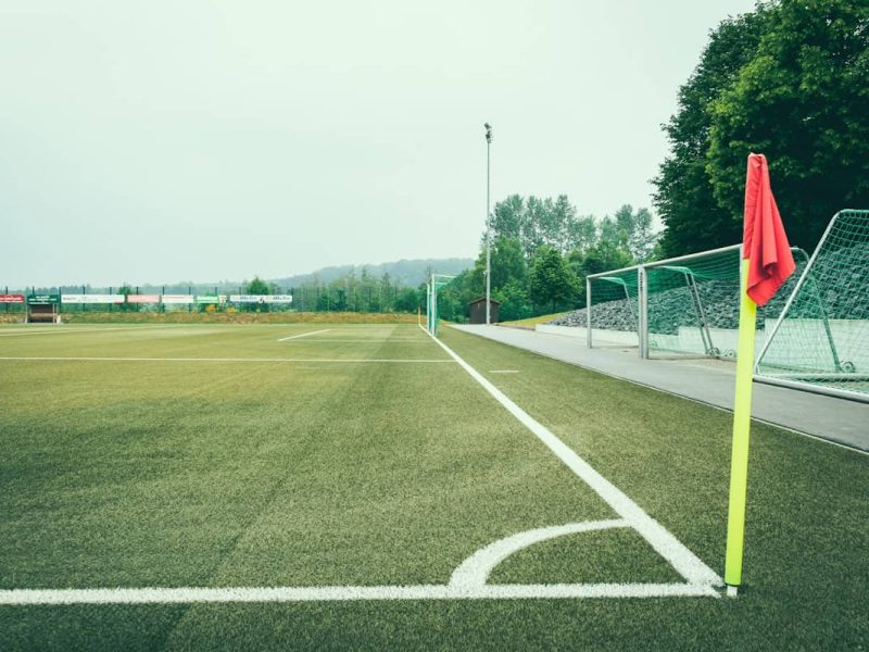 Vue d'un terrain de foot synthétique neuf