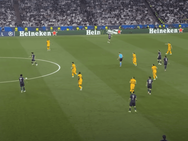 Bloc équipe bas de l'Inter Milan face au PSG