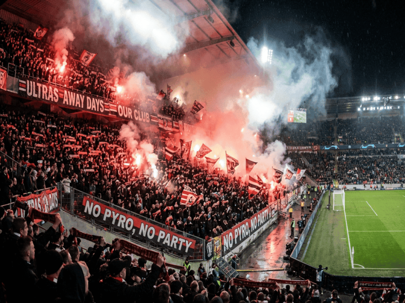 Infographie présentant le classement des 10 groupes ultras les plus performants en déplacement.