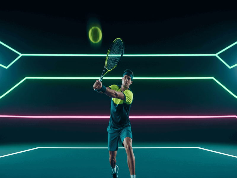 Illustration d'un joueur de tennis sur un court futuriste pour représenter les meilleurs jeux de tennis sur PC en 2025.